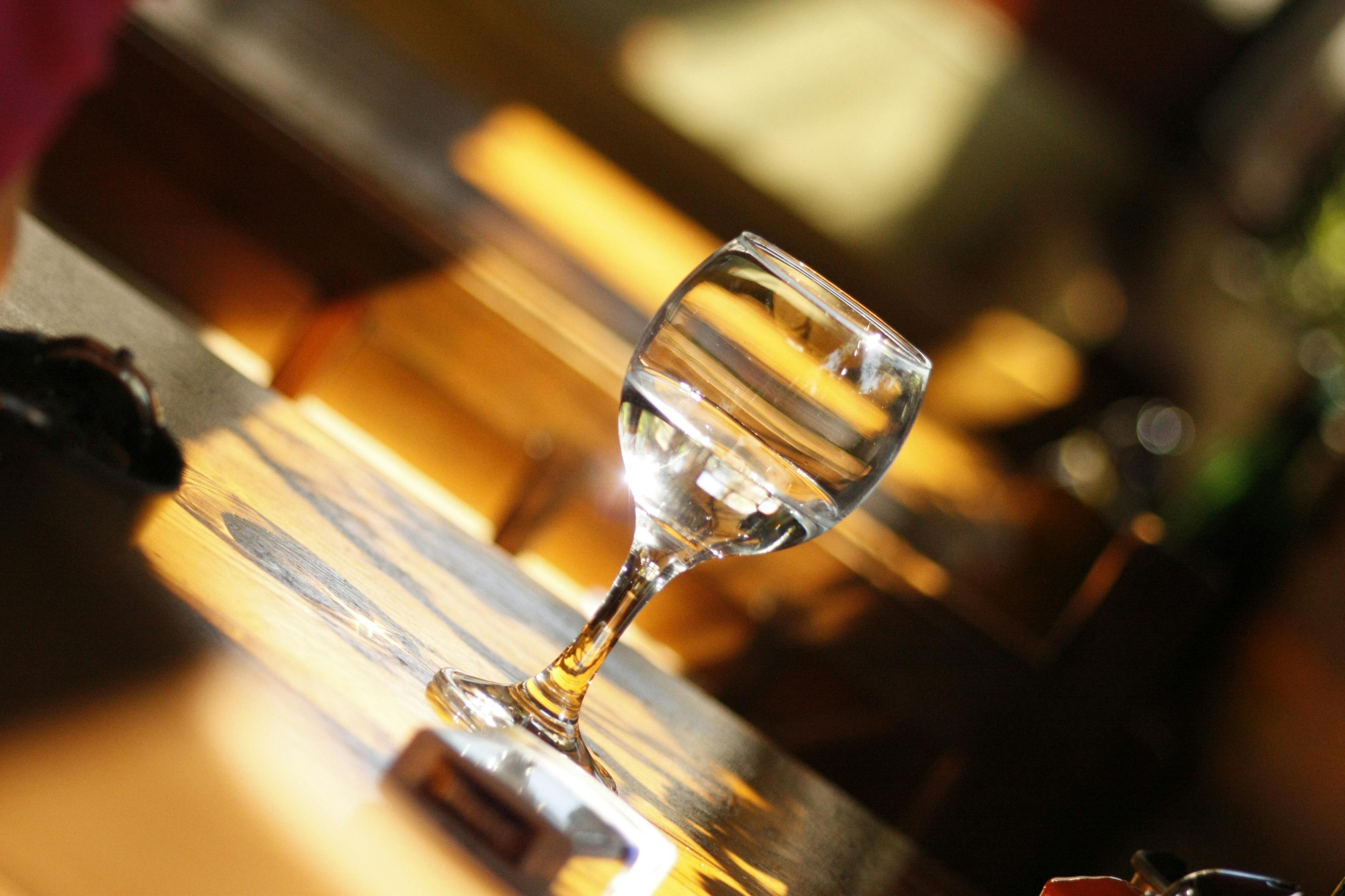 【石家庄军长打碎酒杯事件,军长砸石家庄酒店事件是谁】