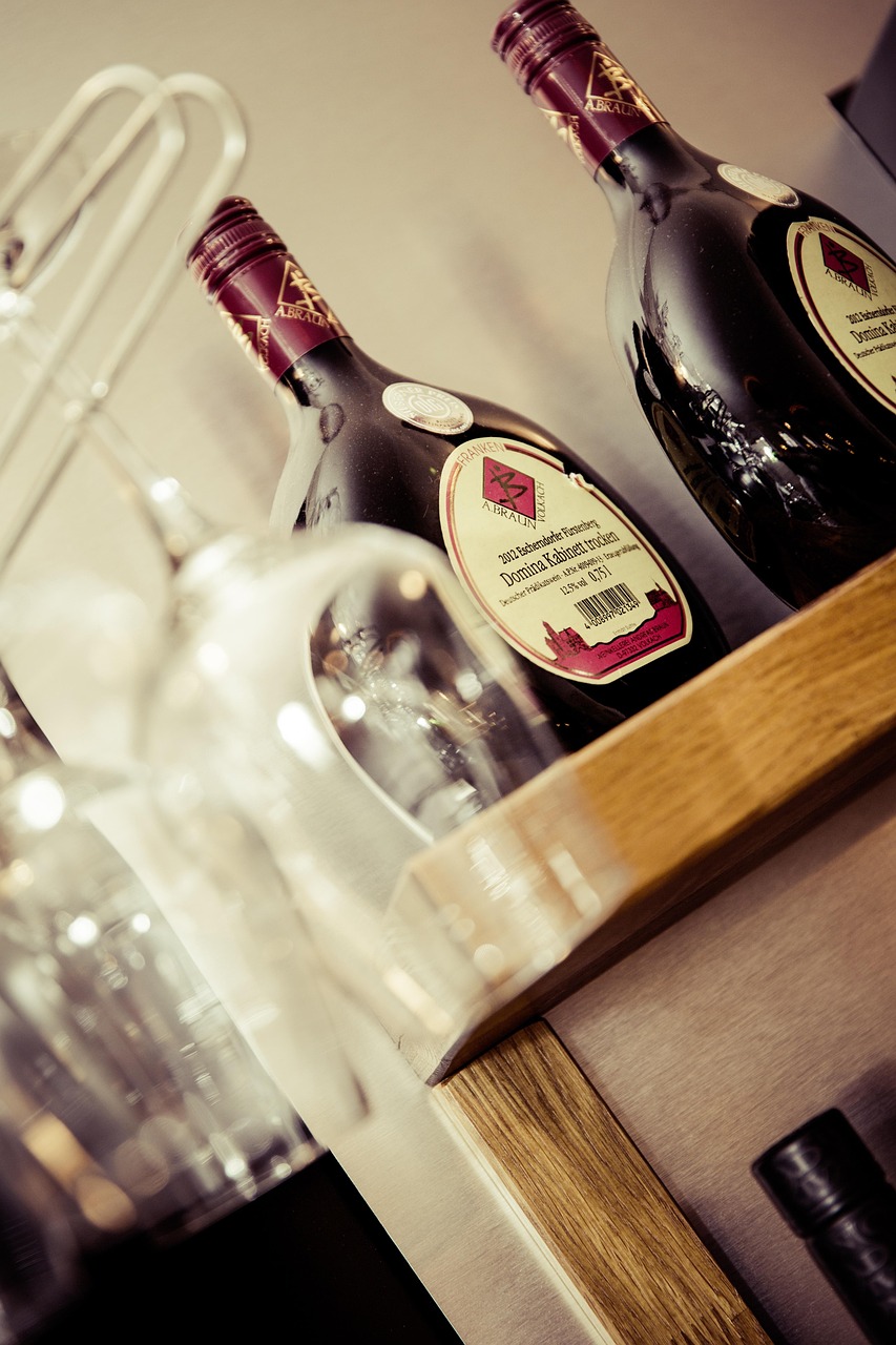 【石家庄军长打碎酒杯事件,军长砸石家庄酒店事件是谁】